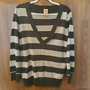 Faded Glory Deep V Neck Black and White Sweater Blouse